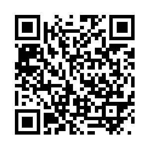 一眼不眨地望着陆地上那连绵群山二维码生成