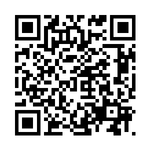 一眼就看见了头顶上那颗正饱受风雨摧残的合二维码生成