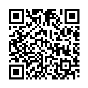 一眼看不到边际的车队从不远处向这边走过来二维码生成