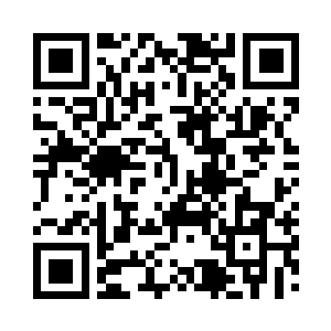 一睁眼就看着眼前的人凑在桌上聚着脑袋二维码生成