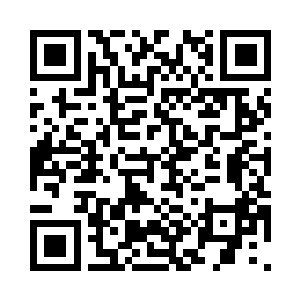 一碰到糕点急急抓一小把就缩了回去二维码生成