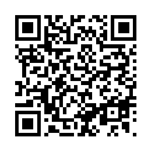 一种轻微的紧张感立即令他有些不安二维码生成