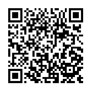 一缕常人肉眼看不见的黑烟从她佩戴的蓝宝石里飘了出来二维码生成