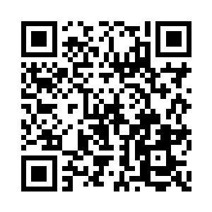 一群手指长的小鱼在水草中间游来游去二维码生成