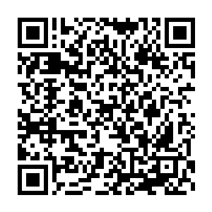 一群群身穿红色三朝门衣袍的弟子施展轻功在向同一个方向急速奔跑二维码生成