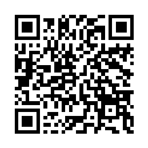 一脚将一个还没有从地下爬起的僵尸踩入地下二维码生成
