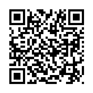 一脸淡然的看着台下的数百名少年二维码生成