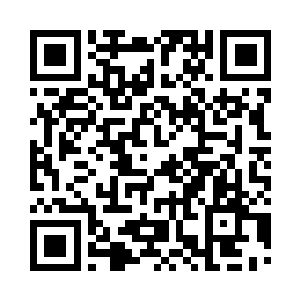 一脸渴望的瞅着那红红的串成串的果子二维码生成