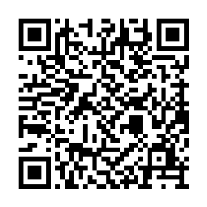 一脸餍足的男人垂下微微发红的眸子瞥了她一眼二维码生成