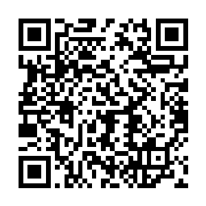 一行人就在艾肯勒哥哥点头哈腰的带路下走进村子里去二维码生成