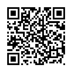 一行人缓缓踏入猩红修道院的迷雾之中二维码生成