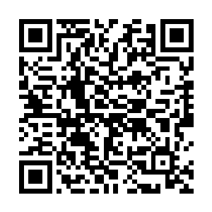 一路在斜坡或陡峭山壁或犬牙交错的山石之间翻腾前行二维码生成