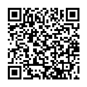 一辆别克车以超出它性能承受范围之内极限地行驶着二维码生成
