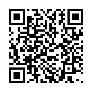 一辆宝马商务车停在了夏天家的门口二维码生成