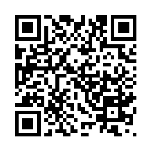 一辆小车从远处慢慢的靠近了过来二维码生成