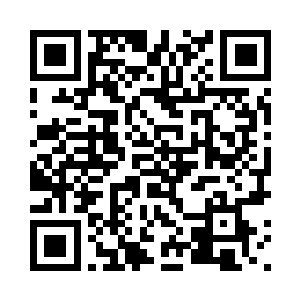 一辆明黄色的宝马挡在他们的车前二维码生成