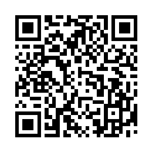 一辆本来开过去的红色玛莎拉蒂又倒了回来二维码生成