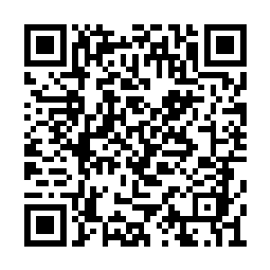 一辆桑塔纳小轿车重重砸在白小飞原来的位置上二维码生成