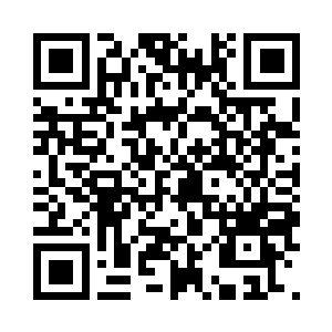 一辆熟悉的银白色Maybach停在了aili专卖店门口二维码生成