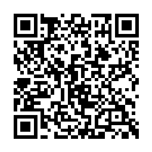 一辆由天马拉着的辇车沿着神道缓缓地驶了出来二维码生成