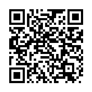 一辆装了很多食物和医疗用品物资的卡车旁二维码生成