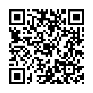 一辆豪华的奔驰的轿车从豪宅大院中缓缓驶出二维码生成