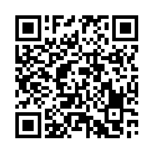 一边匆匆下城一边撕开一只烤红薯的皮二维码生成