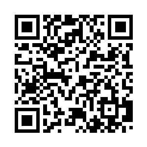 一边又将一只瓷瓶往他的手心里塞二维码生成