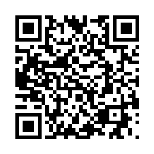 一边喘着粗气一边一顿一顿地往外走着二维码生成