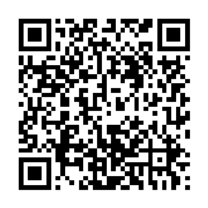 一边喝茶吃东西一边听着茶馆之中的说书人在说书……二维码生成