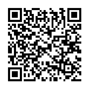 一边大口的喝着至一先生的那珍藏了几百年的美酒二维码生成