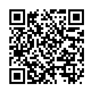 一边小鸟依人地在商秀珣丰满的双峰中摩擦二维码生成