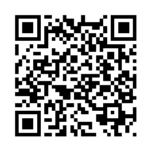 一边张开那巨大而锋锐的锯齿钳子二维码生成