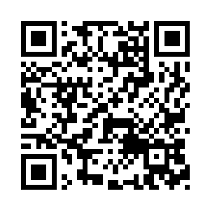 一边把他往铺着雪白床单的特大号床压倒去二维码生成