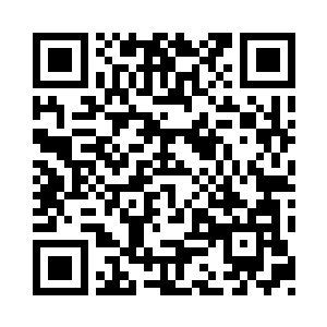 一边朝便利店走去――只有他一个人在家二维码生成