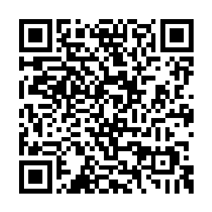 一边死盯着身边那些没有中毒急疾退出去的人众二维码生成