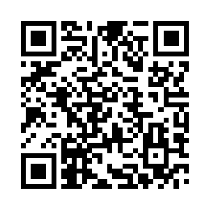 一边溜一边就见大街另一端开来三辆卡车二维码生成