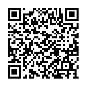 一边用一根三十多里面长的细长的铁刺从女人的二维码生成