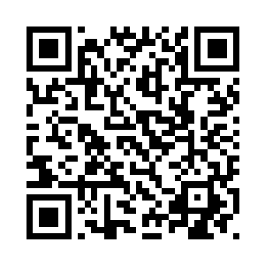 一边用肿胀的面孔挤出怪异的笑容二维码生成