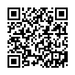 一边看着手中拎的同样的白色袋子二维码生成