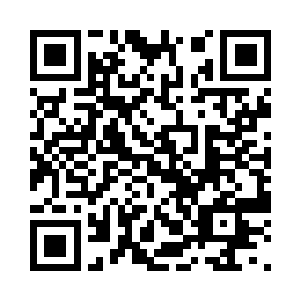 一边看着通讯机关上小屏幕显示的画面二维码生成