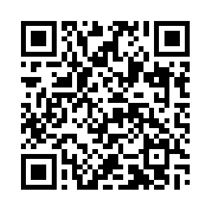 一边简单地对着电话讲了一两句便挂了二维码生成