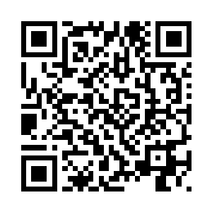 一边观察着他们几个人的穿着打扮二维码生成