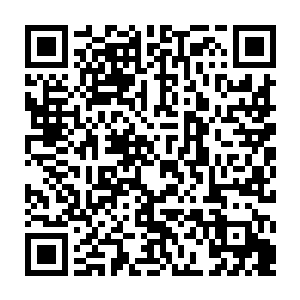 一边观看着大屏幕电视中的高清画面――这台电视也是房子里最好的电器了二维码生成