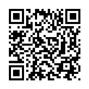 一边问着在各个柜台穿梭的慕心怡二维码生成