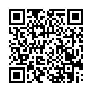 一进来就消失没影的田螺坐在廊檐下的桌子上二维码生成