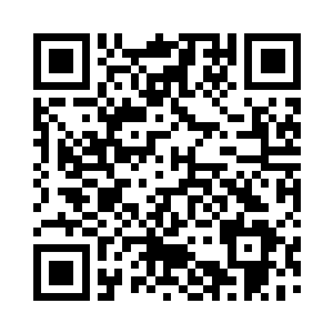 一道凌厉的寒光突然从半空中飞射而出二维码生成