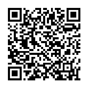 一道强烈的冷光弹在他们刚才飞行的路线上炸开二维码生成