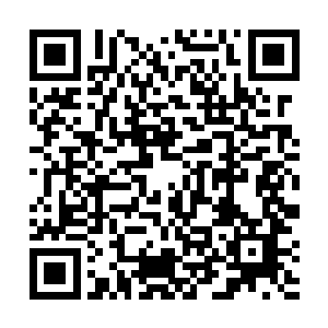 一道淡蓝色中混着亮绿色的光束从剑刃上猛然激射而出二维码生成