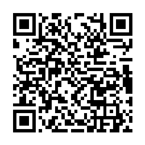 一道电流顺着那根铁器便是朝着杨风柳的身体窜去二维码生成
